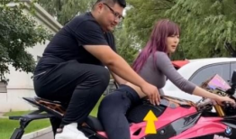 幼交视频,捕捉童真瞬间，展现纯真友谊