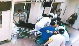 护士和病人激战视频,护士与病患的紧急救治瞬间